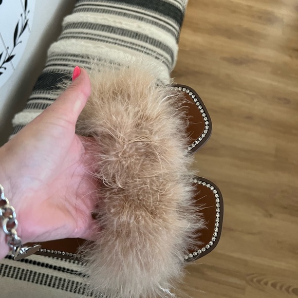 Steve Madden Faux Fur Slides with Rhinestone edges - Picture 9 of 9